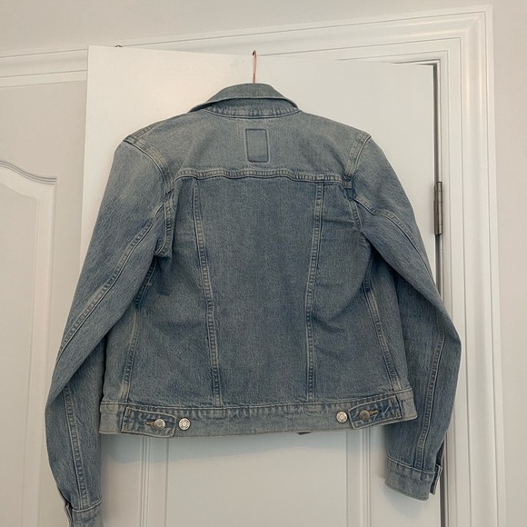 GAP women’s iconic denim jean jacket in light blue size XS EUC - Picture 4 of 4